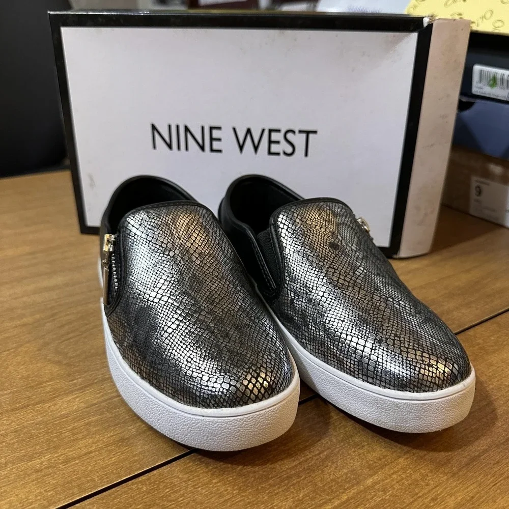Nine West Shoes Womens Size 4 Black Metallic Snake Deirdrah Slip-On Zip Platform